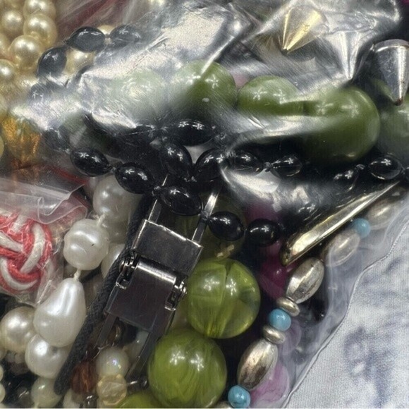 5 pounds of craft jewelry bundle vintage to current for repurpose - Picture 7 of 14